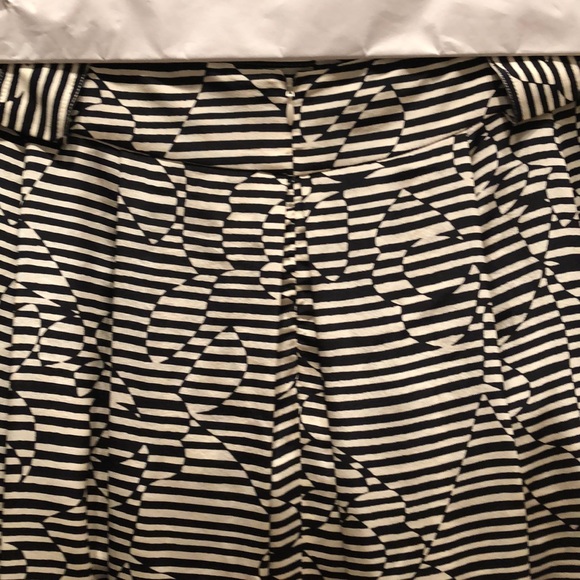 Carlisle 100% silk skirt - Picture 3 of 5